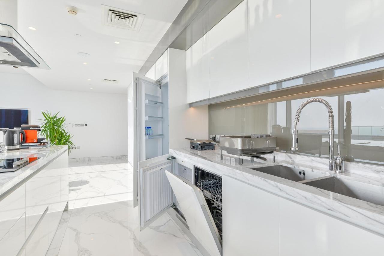 Luxe 3 Bedroom Oceanfront Apartment In The Heart Of Bluewaters Island Дубай Экстерьер фото